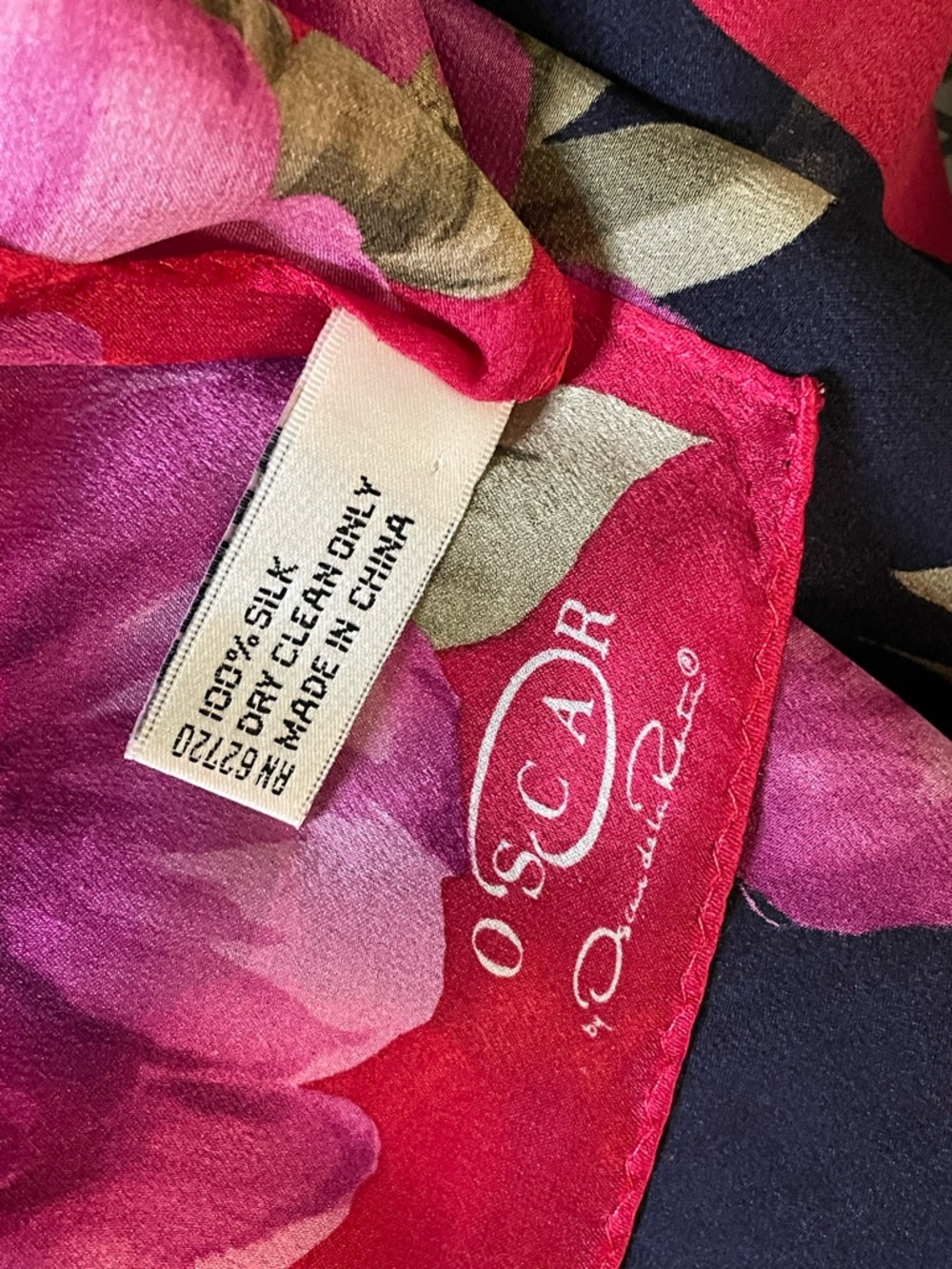 Vintage Oscar de la Renta Silk Scarf 11 x 54 In Excellent Condition - Picture 8 of 8